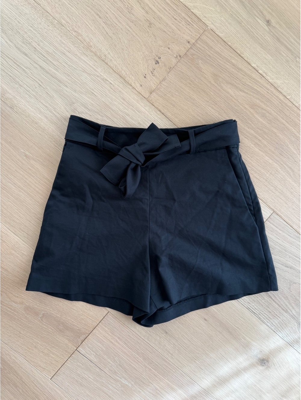 Aritzia Tailored Babaton Black High Waisted Tie Belt Shorts Size 4